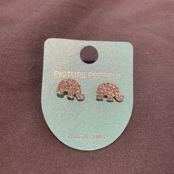 Picture Perfect elephant earrings - Picture 1 of 2